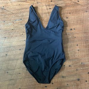 Lands End black faux crossover size 8 v-neck one piece swimsuit